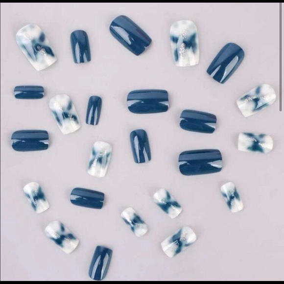 SOLD Blue Marble Design Short Press On Nails - Picture 2 of 3